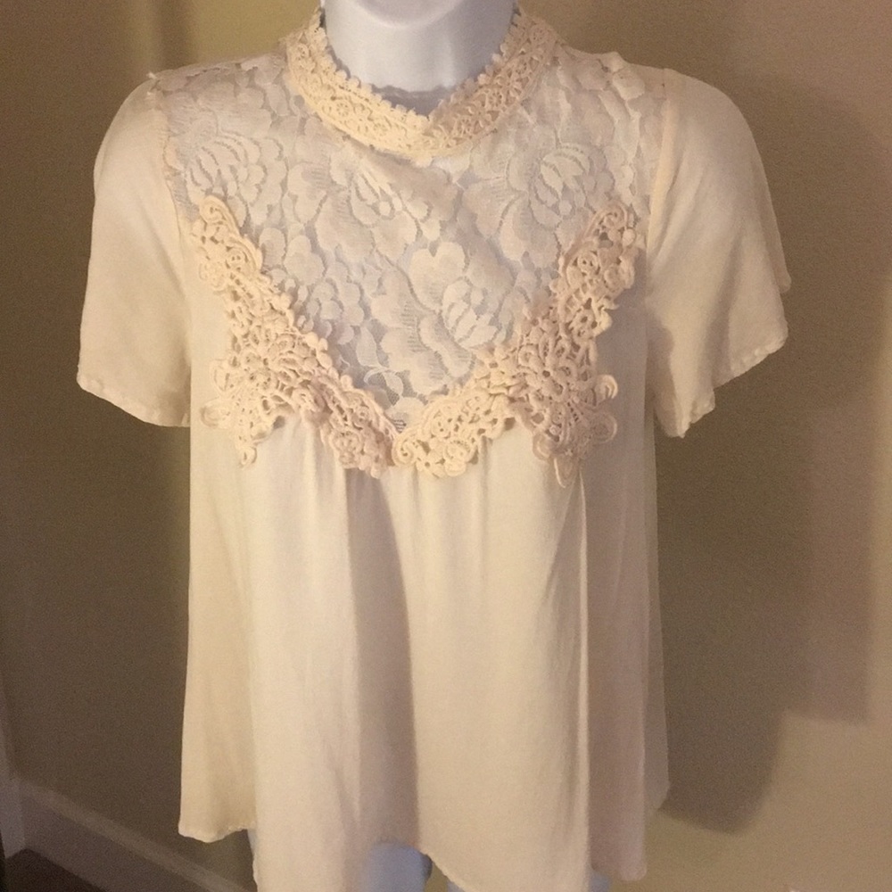 Gorgeous cream/soft pink lace top